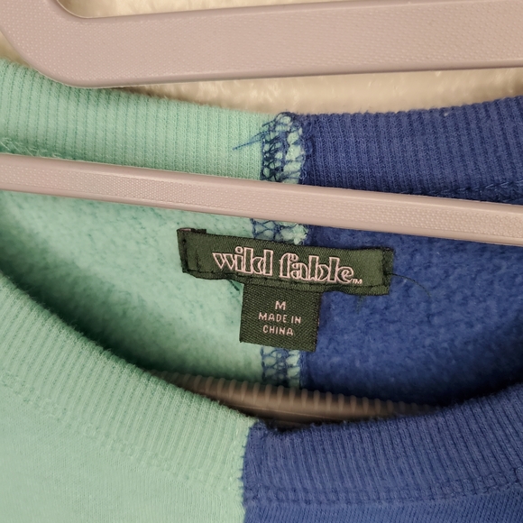 Wild Fable Green and Blue Split Sweatshirt - Picture 2 of 3